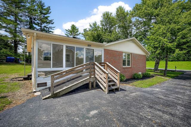 704 Anthony Ave, Smithville, TN 37166