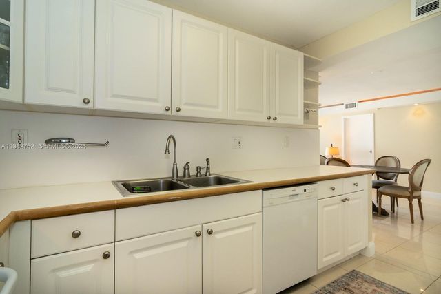 2333 Brickell Ave 1710, Miami, FL 33129