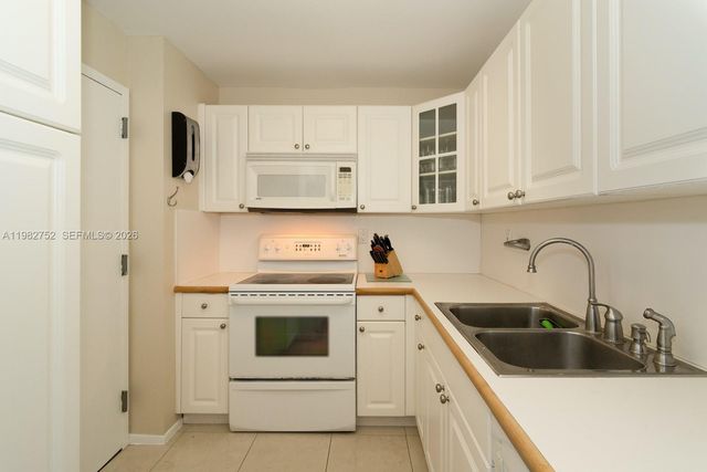 2333 Brickell Ave 1710, Miami, FL 33129