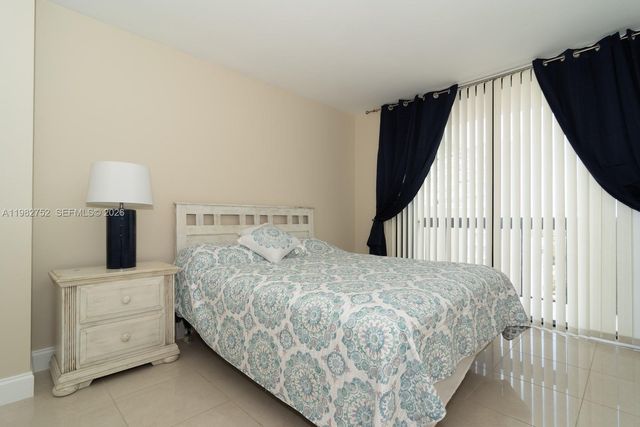 2333 Brickell Ave 1710, Miami, FL 33129