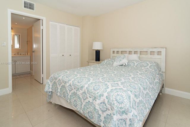 2333 Brickell Ave 1710, Miami, FL 33129