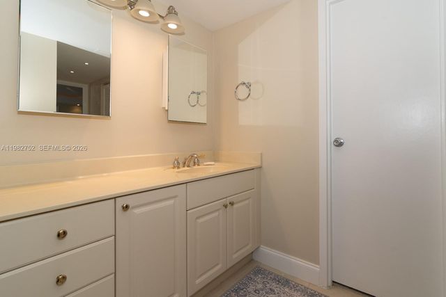 2333 Brickell Ave 1710, Miami, FL 33129