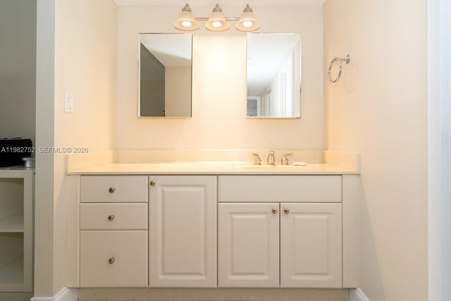 2333 Brickell Ave 1710, Miami, FL 33129