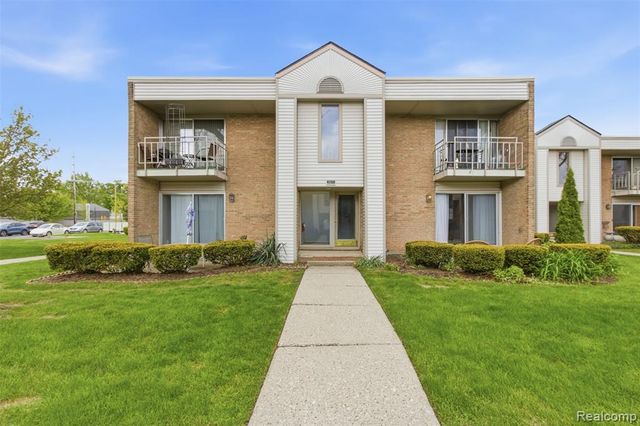 1671 Cass Lake Road C, Keego Harbor, MI 48320