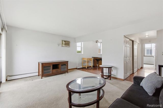 1671 Cass Lake Road C, Keego Harbor, MI 48320
