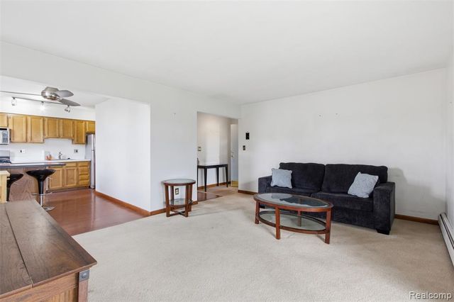 1671 Cass Lake Road C, Keego Harbor, MI 48320
