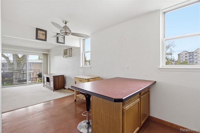 1671 Cass Lake Road C, Keego Harbor, MI 48320