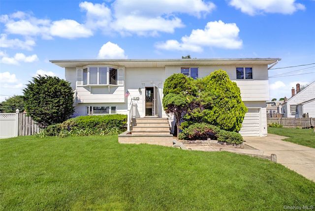 14 Laurel Place, Bethpage, NY 11714