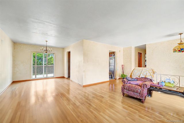 14 Laurel Place, Bethpage, NY 11714