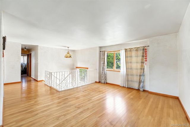 14 Laurel Place, Bethpage, NY 11714