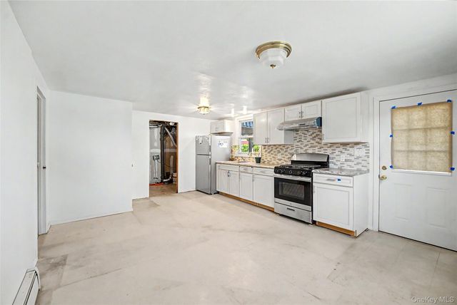 14 Laurel Place, Bethpage, NY 11714