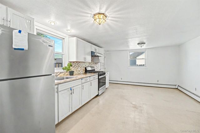 14 Laurel Place, Bethpage, NY 11714