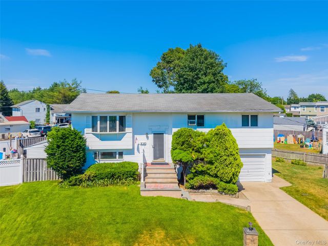 14 Laurel Place, Bethpage, NY 11714