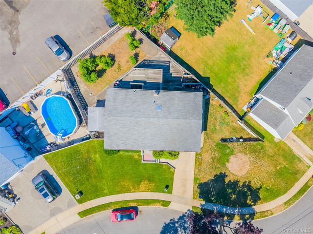 14 Laurel Place, Bethpage, NY 11714