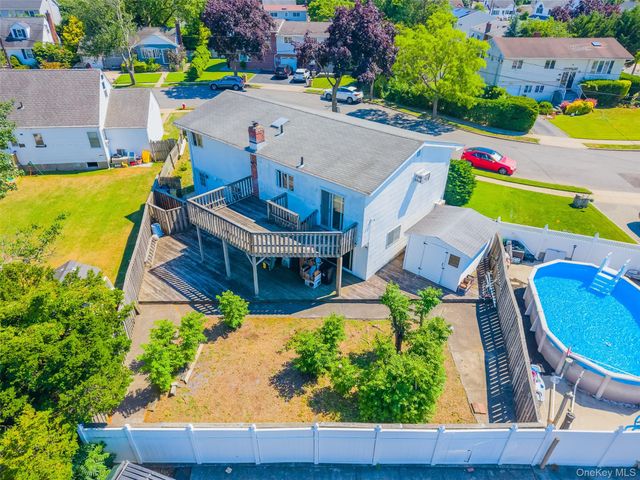 14 Laurel Place, Bethpage, NY 11714