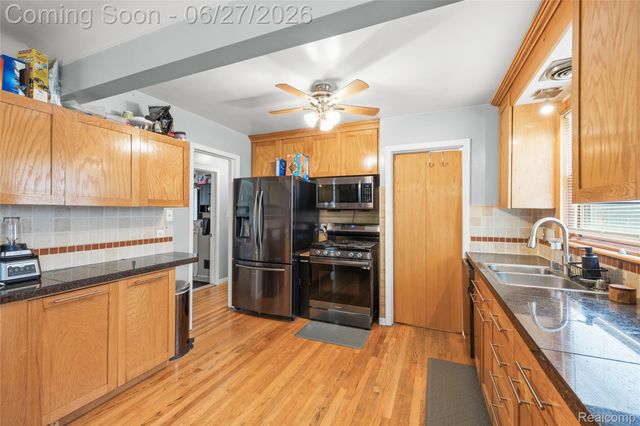 10125 Colwell Avenue, Allen Park, MI 48101