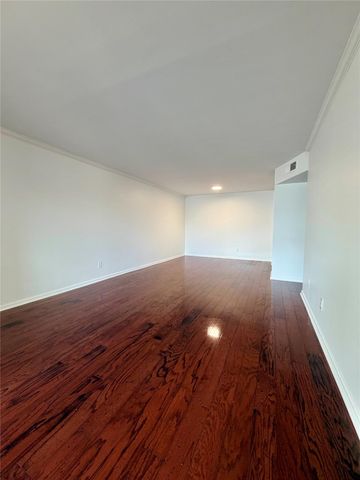 4643 Wild Indigo Street 399, Houston, TX 77027