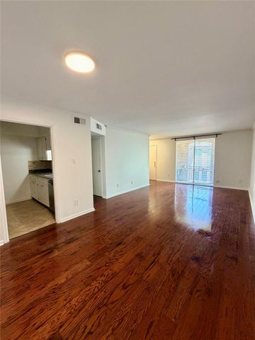 4643 Wild Indigo Street 399, Houston, TX 77027