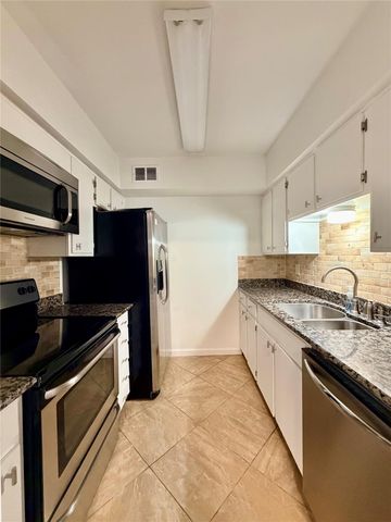 4643 Wild Indigo Street 399, Houston, TX 77027