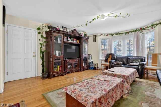 532 Walnut St, Elizabeth City, NJ 07201