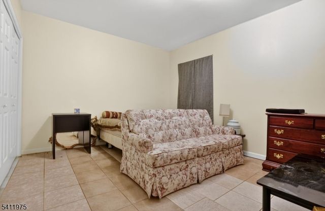 532 Walnut St, Elizabeth City, NJ 07201