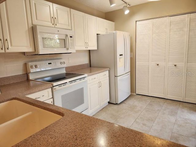 3441 BEEKMAN PLACE 40, Sarasota, FL 34235