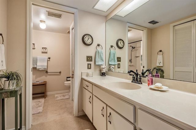 2070 LAKEVIEW DRIVE 204, Clearwater, FL 33763