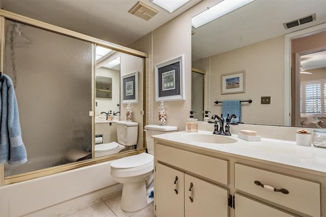 2070 LAKEVIEW DRIVE 204, Clearwater, FL 33763