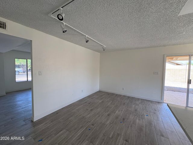 1521 W NOPAL Avenue, Mesa, AZ 85202
