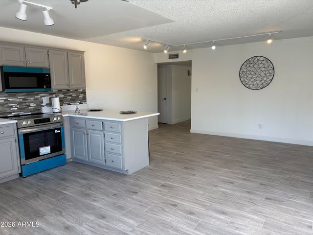 1521 W NOPAL Avenue, Mesa, AZ 85202