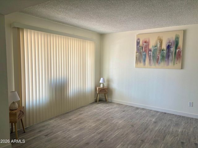 1521 W NOPAL Avenue, Mesa, AZ 85202