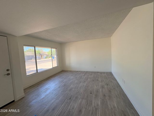 1521 W NOPAL Avenue, Mesa, AZ 85202