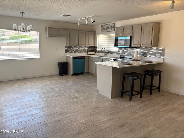 1521 W NOPAL Avenue, Mesa, AZ 85202