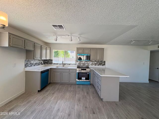 1521 W NOPAL Avenue, Mesa, AZ 85202