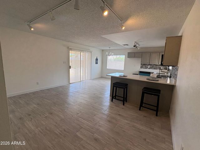 1521 W NOPAL Avenue, Mesa, AZ 85202
