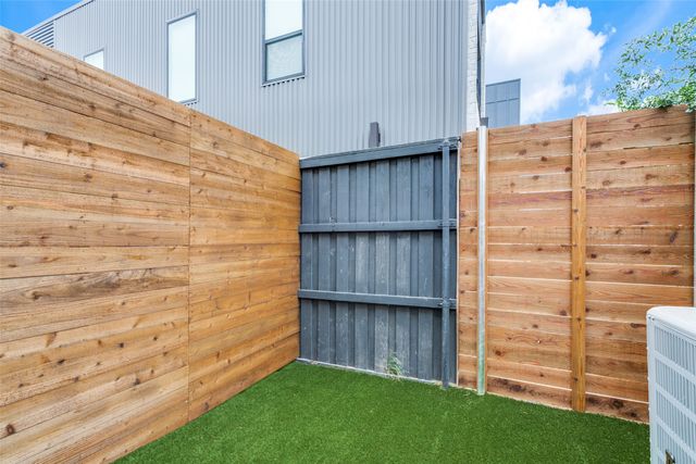 4715 Live Oak Street 106, Dallas, TX 75204