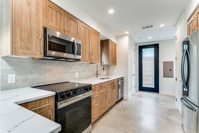 4715 Live Oak Street 106, Dallas, TX 75204