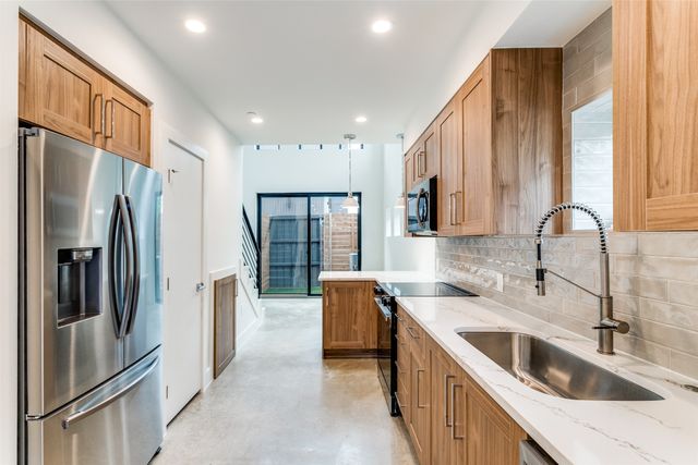 4715 Live Oak Street 106, Dallas, TX 75204