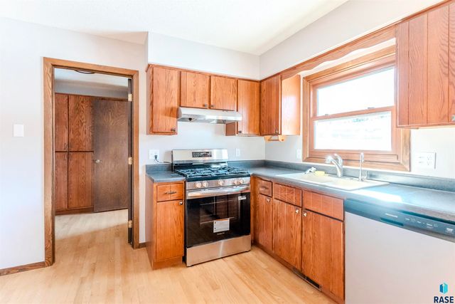 517 E Lotta St Street, Sioux Falls, SD 57105