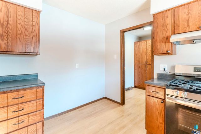 517 E Lotta St Street, Sioux Falls, SD 57105