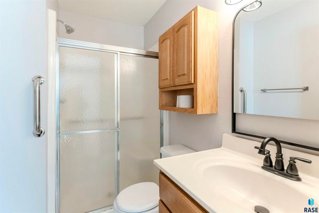 517 E Lotta St Street, Sioux Falls, SD 57105