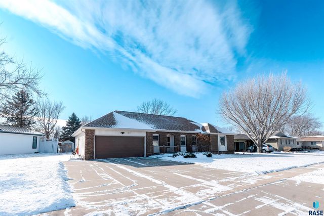 517 E Lotta St Street, Sioux Falls, SD 57105