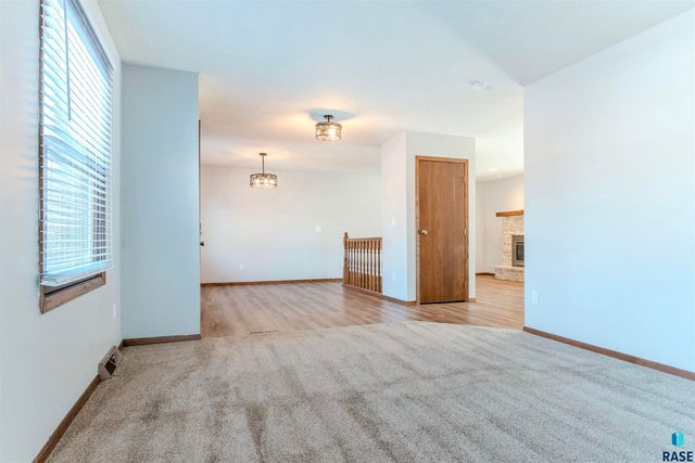 517 E Lotta St Street, Sioux Falls, SD 57105