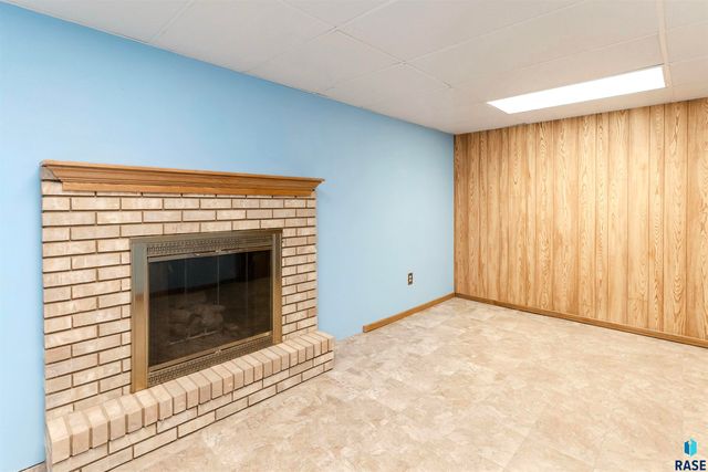 517 E Lotta St Street, Sioux Falls, SD 57105