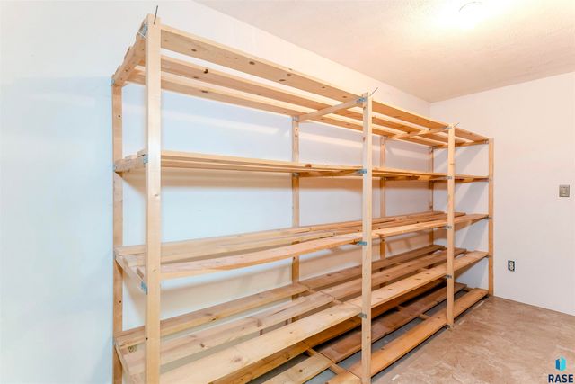 517 E Lotta St Street, Sioux Falls, SD 57105