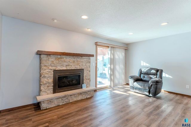 517 E Lotta St Street, Sioux Falls, SD 57105