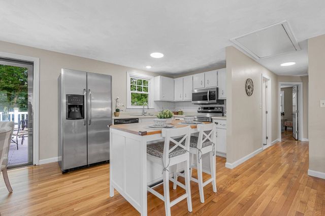 40 Lou Avenue, Salem, NH 03079