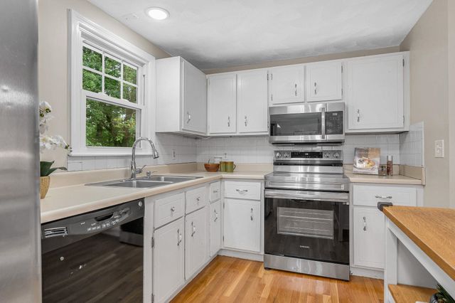 40 Lou Avenue, Salem, NH 03079