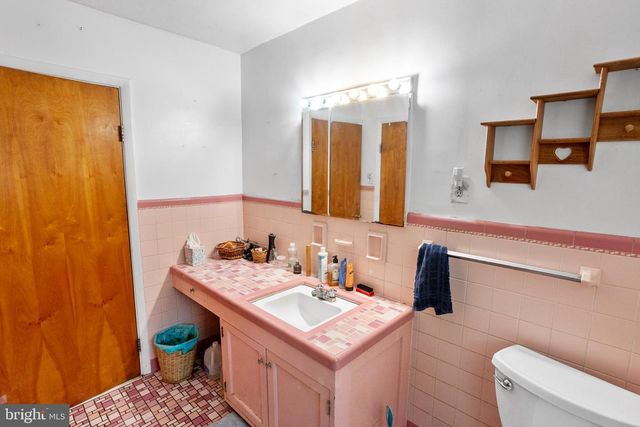 923 FARMINGTON AVENUE, Pottstown, PA 19464