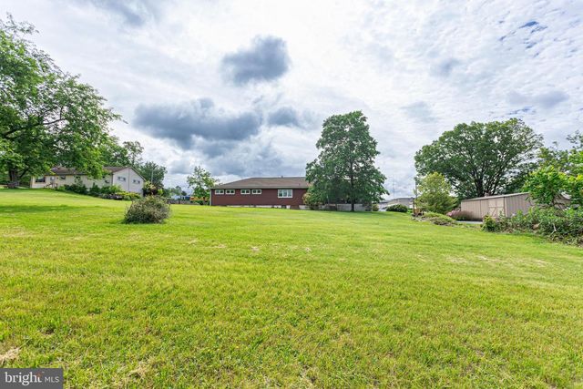 923 FARMINGTON AVENUE, Pottstown, PA 19464